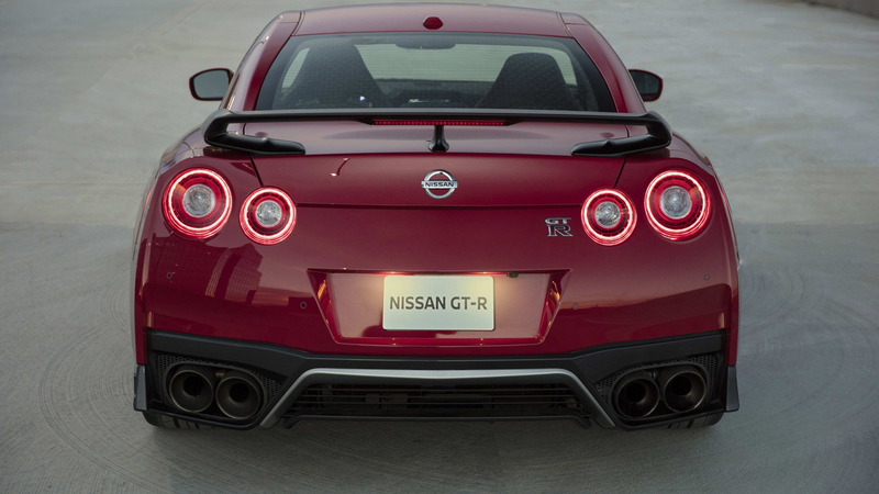 Illustration for article titled The 2017 Nissan GT-R Track Edition Is Somehow Still A Great Deal At $128,000